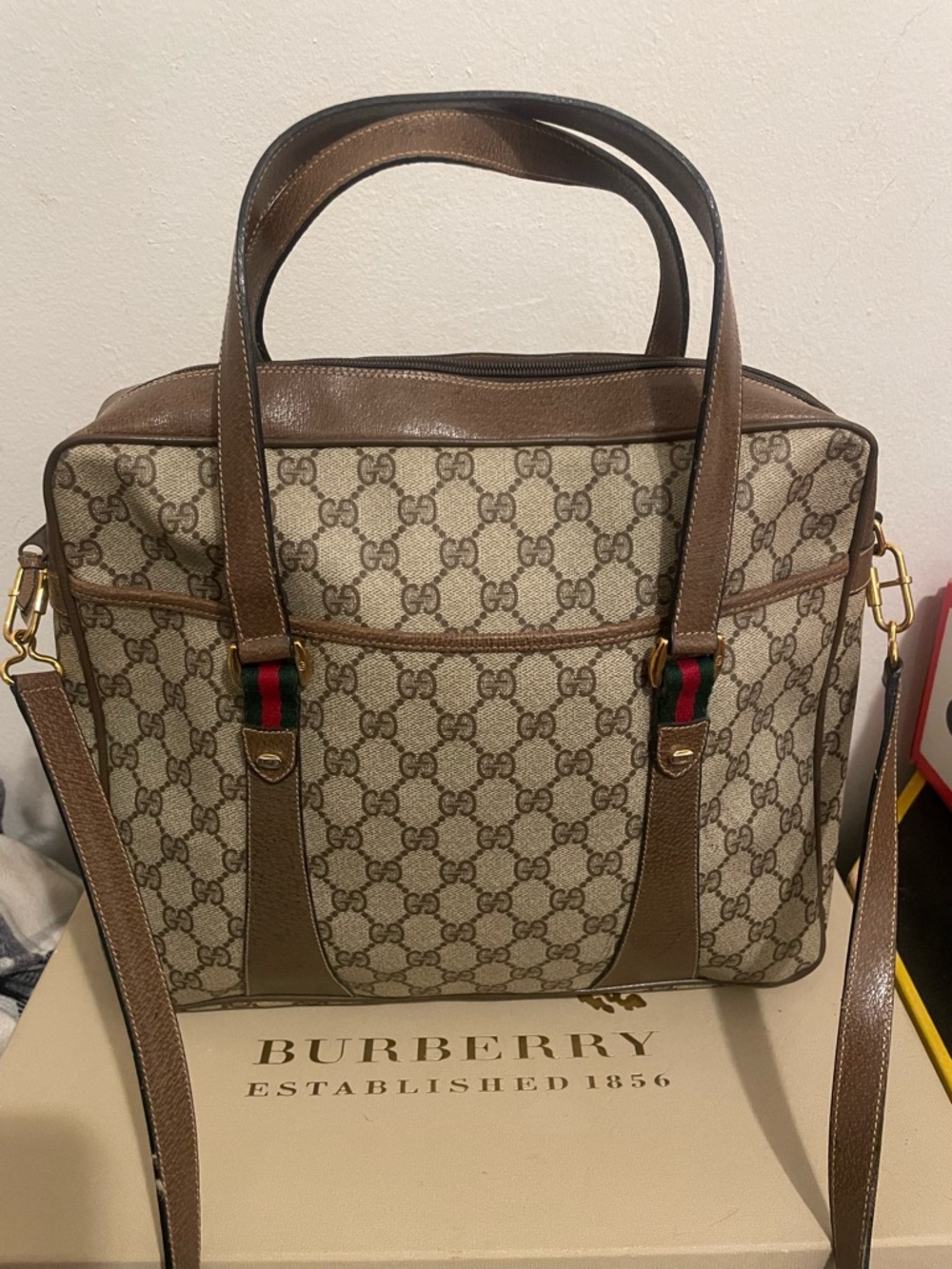 Vintage Gucci travel purse